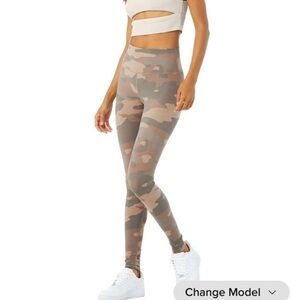 ALO Yoga High Rise Vapor Brown Camouflage Leggings Putty Logo Athletic Matte XS